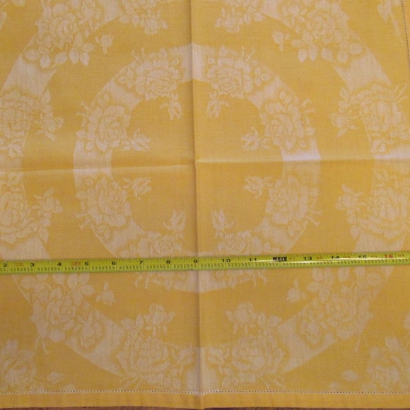 4 Gold & white Rose embossed cloth napkins and Tablecloth - Picture 4 of 15